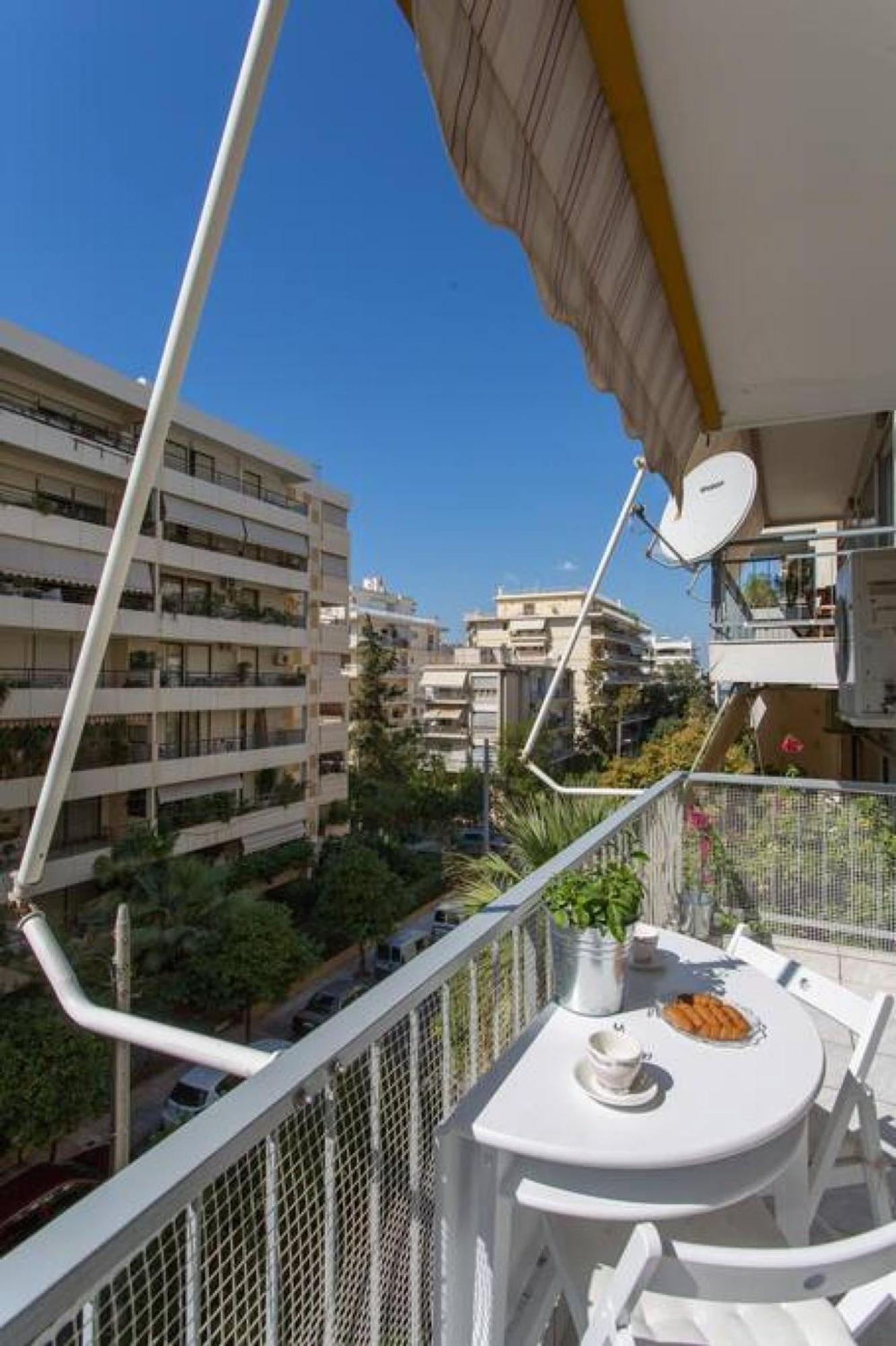 Appartement One Block From The Sea Family House At Floisvos à Athènes Extérieur photo