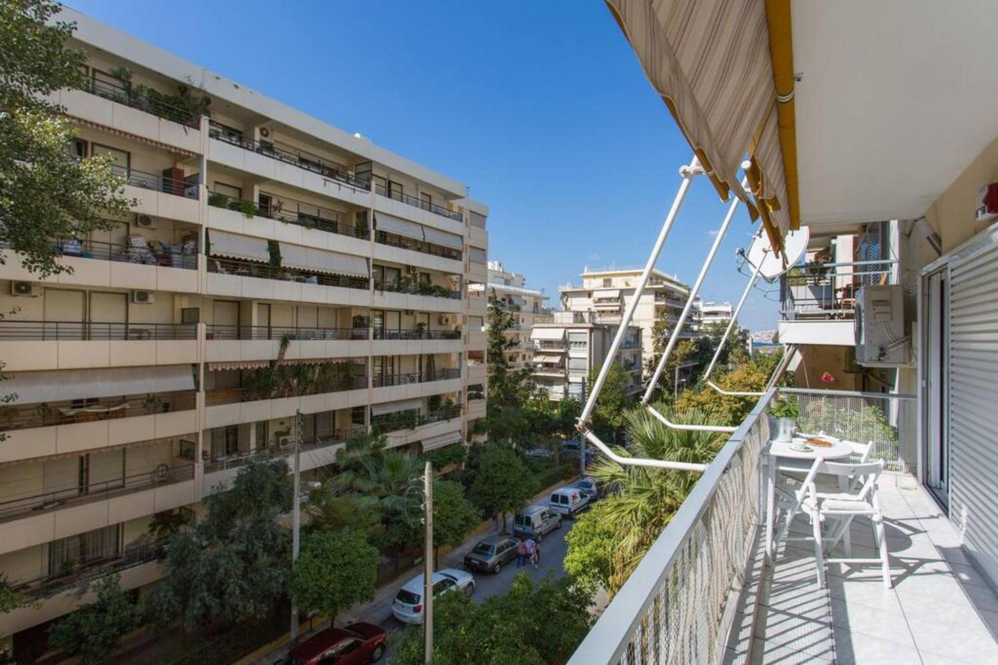 Appartement One Block From The Sea Family House At Floisvos à Athènes Extérieur photo