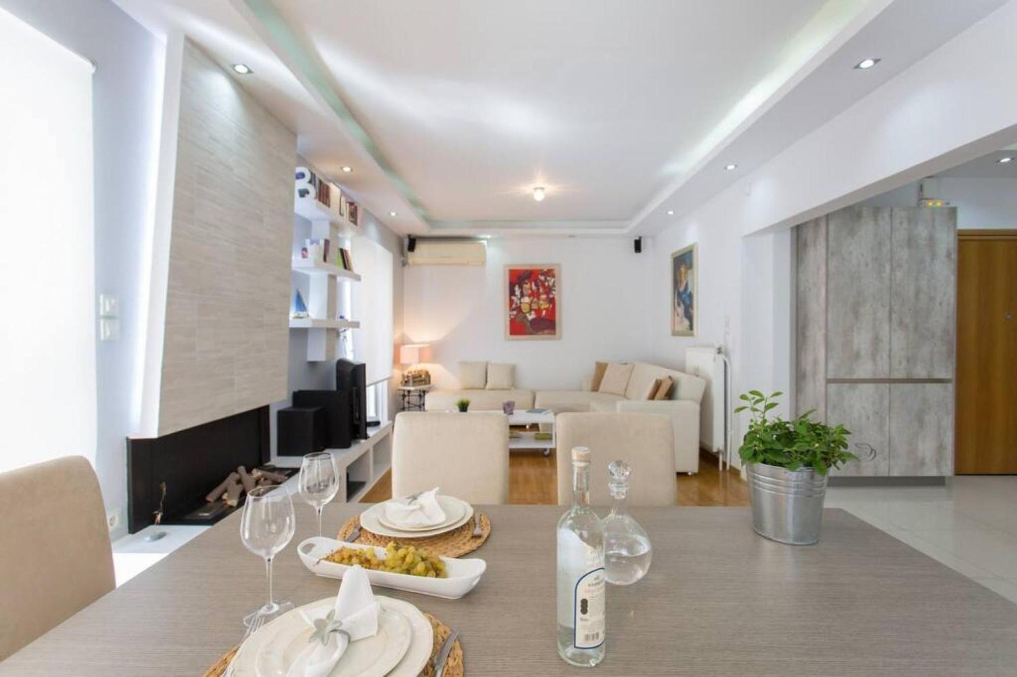 Appartement One Block From The Sea Family House At Floisvos à Athènes Extérieur photo